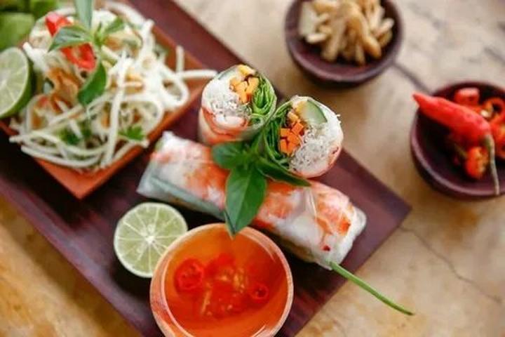 Tỏa Sáng Trên Mạng Xã Hội: Chuyên Gia Trang Điểm & Hotspot Matrix